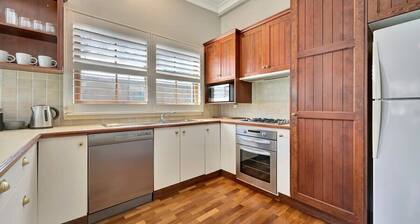 Heritage Charm on Hill | Tree-Lined Walk to Town