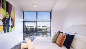 2 bedrooms, desk, iron/ironing board, WiFi