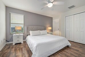 4 bedrooms, iron/ironing board, travel crib, WiFi - Remodeled Gem - Comfort and Location (Kissimmee)