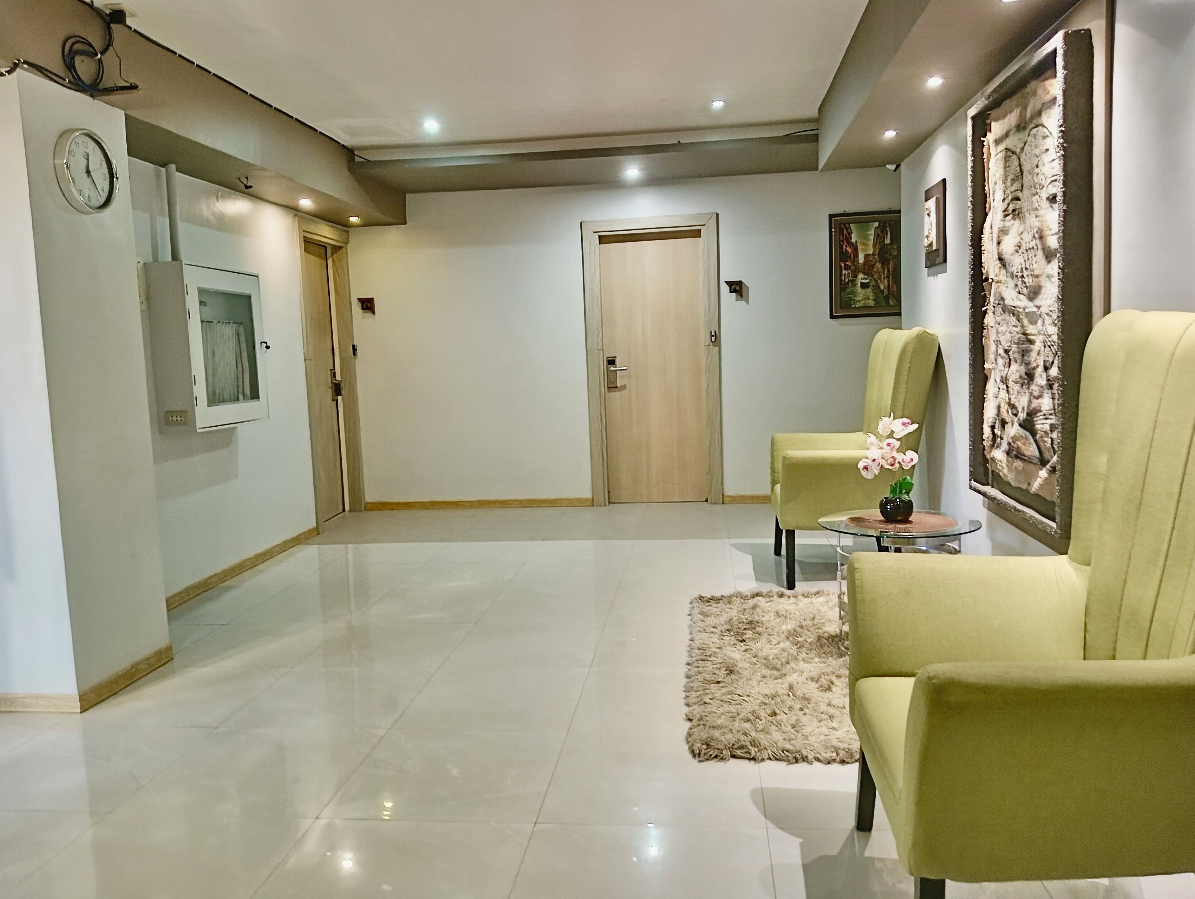 Coin salon dans le hall