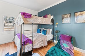 2 bedrooms, iron/ironing board, travel cot, free WiFi