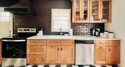 Historic Speakeasy+Downtown Murfressboro+Hot Tub