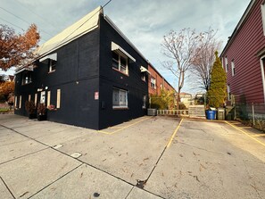 Exterior - 20mns to NY & 15mns to Newark Airport Lovely 1bedR with Remote Work Space (Jersey City)