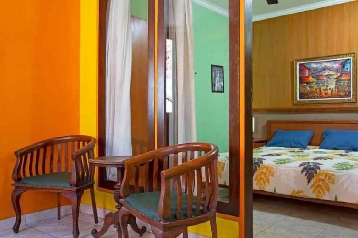 Escrivaninha, Wi-Fi de cortesia, roupa de cama