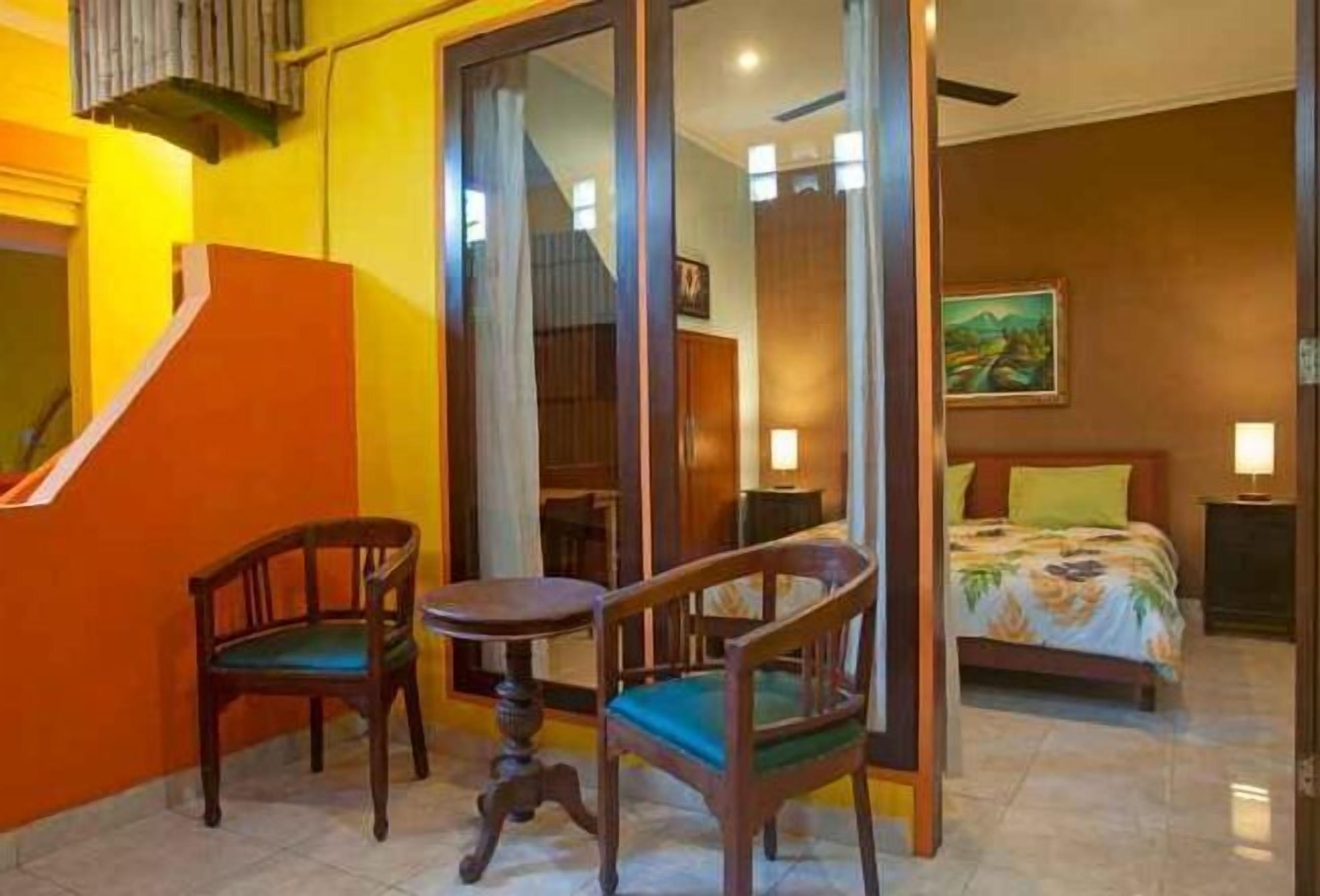 Skrivebord, wi-fi (inkludert) og sengetøy