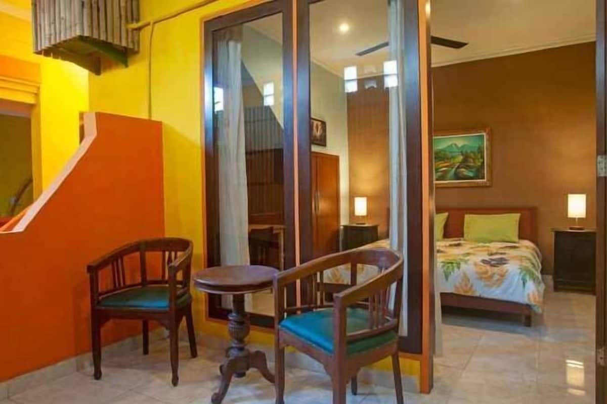 Escrivaninha, Wi-Fi de cortesia, roupa de cama