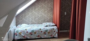 3 bedrooms, iron/ironing board, travel crib, free WiFi