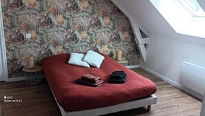 3 bedrooms, iron/ironing board, travel cot, free WiFi