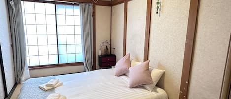 4 عدّة غرف نوم ومساحة عمل للكمبيوتر المحمول وستائر تعتيم وواي فاي مجانًا