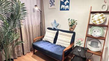 Basic House | 4 bedrooms, laptop workspace, blackout drapes, free WiFi