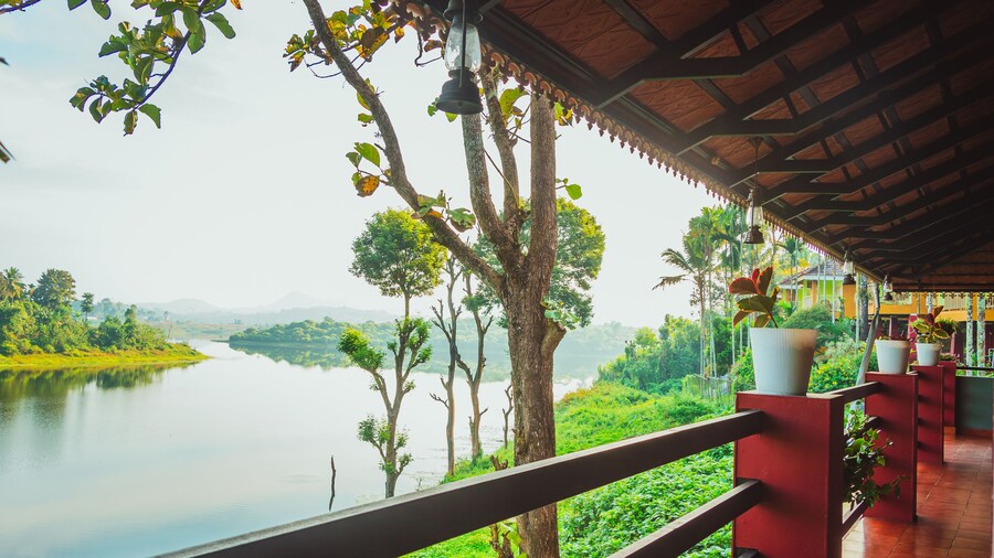 Karapuzha Village Resort