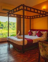 Family Cottage | Premium bedding, minibar, desk, bed sheets