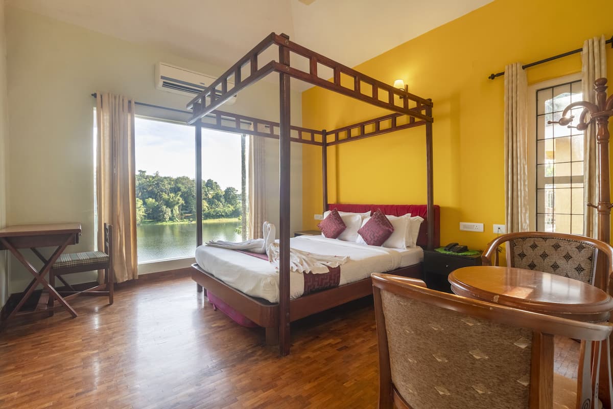 1 bedroom, premium bedding, minibar, desk