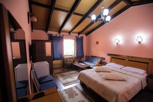 Basic Double Room, Garden View | Free WiFi, bed sheets