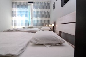 1 chambre, bureau, fer et planche à repasser, Wi-Fi gratuit