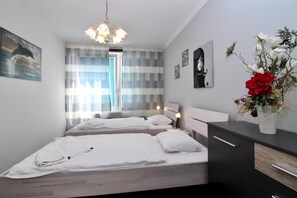 1 chambre, bureau, fer et planche à repasser, accès au Wi-Fi (inclus)
