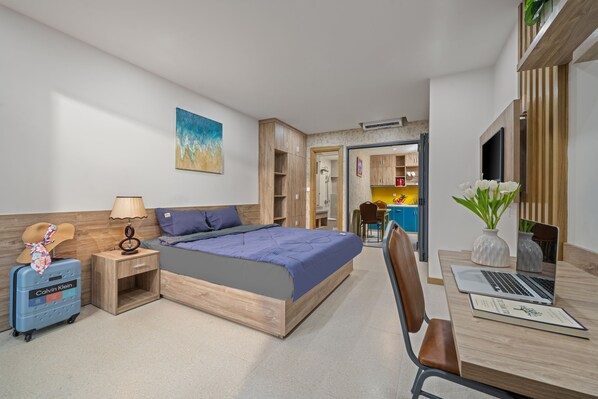 シティ スタジオ | 専用キッチン | 小型冷蔵庫、電子レンジ、コンロ、調理器具と食器