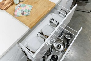 Dining - Spacious Maylands apartment, private courtyard and modern comforts (Maylands)