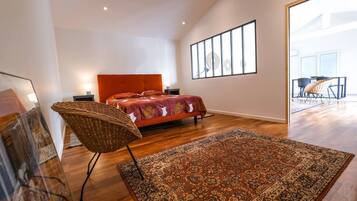 1 slaapkamer, een strijkplank/strijkijzer, gratis wifi, beddengoed