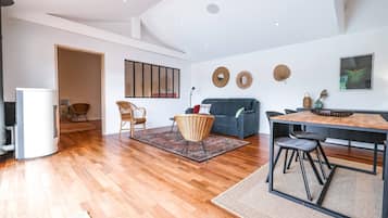 Televisie en een open haard