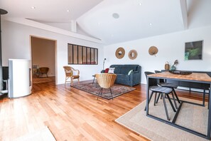 TV, fireplace - Tonnelle Gaillacoise - Aircon - Pool (Gaillac)