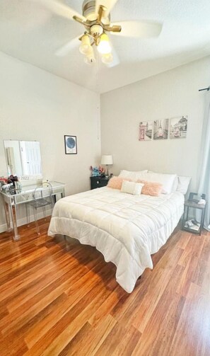 5 bedrooms, in-room safe, desk, iron/ironing board