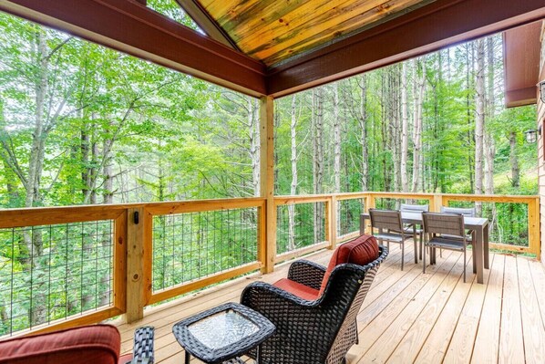 Property grounds - Home for Holidays Poplar Treehouse Near Asheville - Pet Friendly (Marshall)