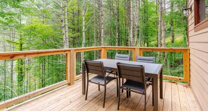 Home for Holidays Poplar Treehouse Near Asheville - Pet Friendly