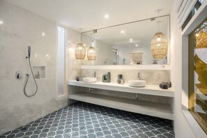 Deluxe Villa, 5 Bedrooms, Private Pool, Pool View | Bathroom | Shower, rainfall showerhead, hair dryer, towels