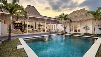 Outdoor pool, pool loungers