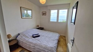 2 soverom, reiseseng for barn og sengetøy