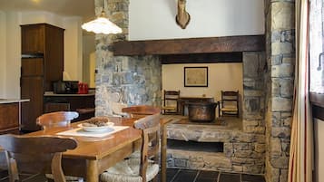 Apartment (2 pax) | Living area | Flat-screen TV