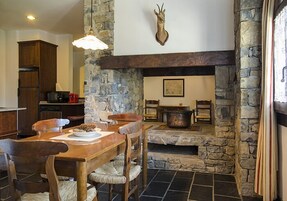 Apartment (2 pax) | Living area | Flat-screen TV