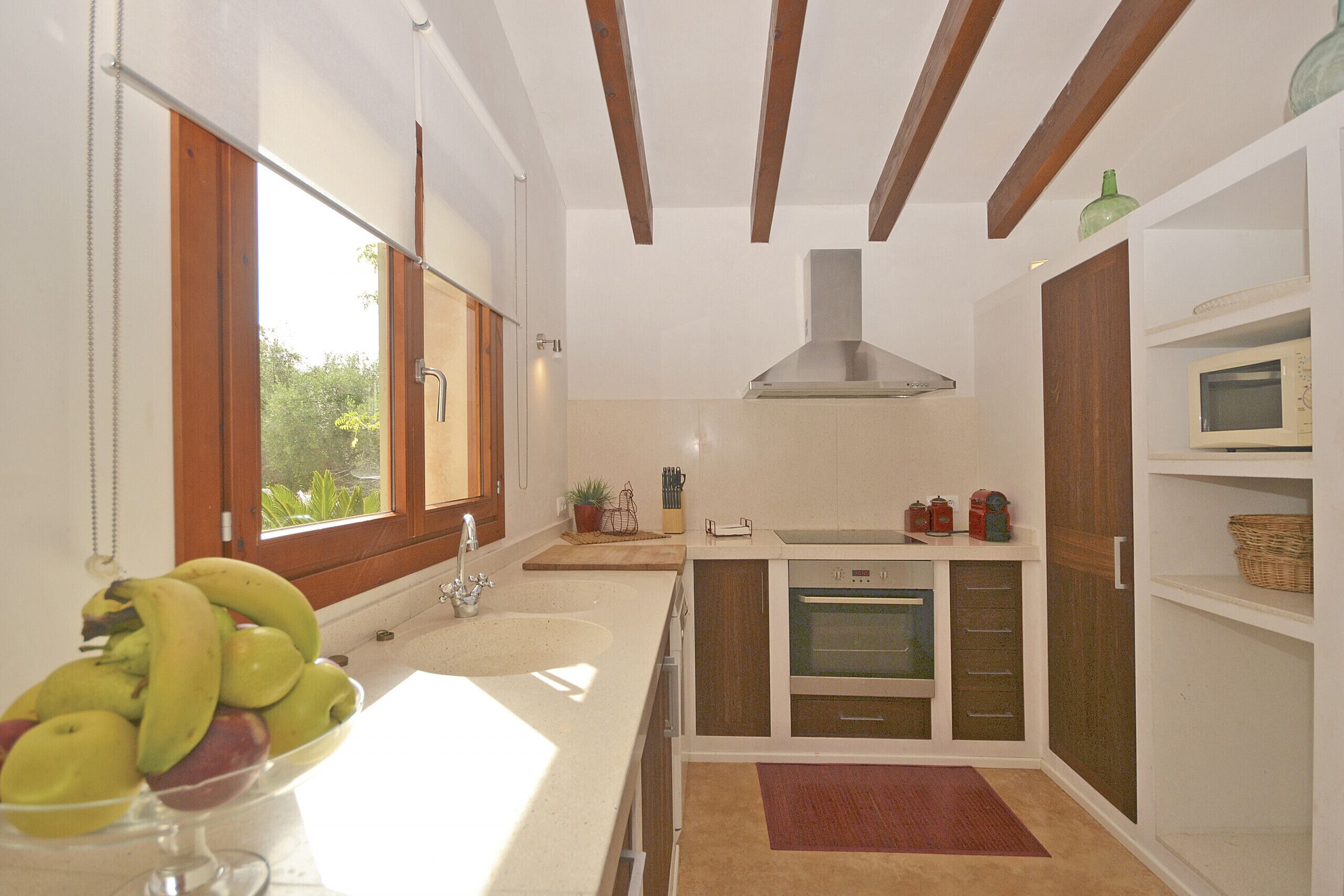 Frigorífico, microondas, horno y lavavajillas