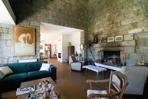 Living area - Holiday Home 'Chez Jean Viti' with Private Garden and Wi-Fi (Levie)