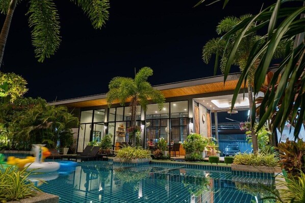 Deluxe Double Room | Living area - Guuden Huahin Hotel (Hua Hin)