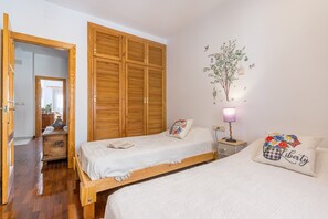 3 chambres, fer et planche à repasser, Wi-Fi gratuit, draps fournis