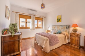 3 室のベッドルーム、アイロン / アイロン台、WiFi (無料)、ベッドシーツ