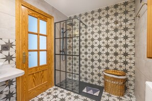 تجهيزات دش، مجففات شعر، مناشف