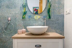 Doccia, asciugacapelli, asciugamani