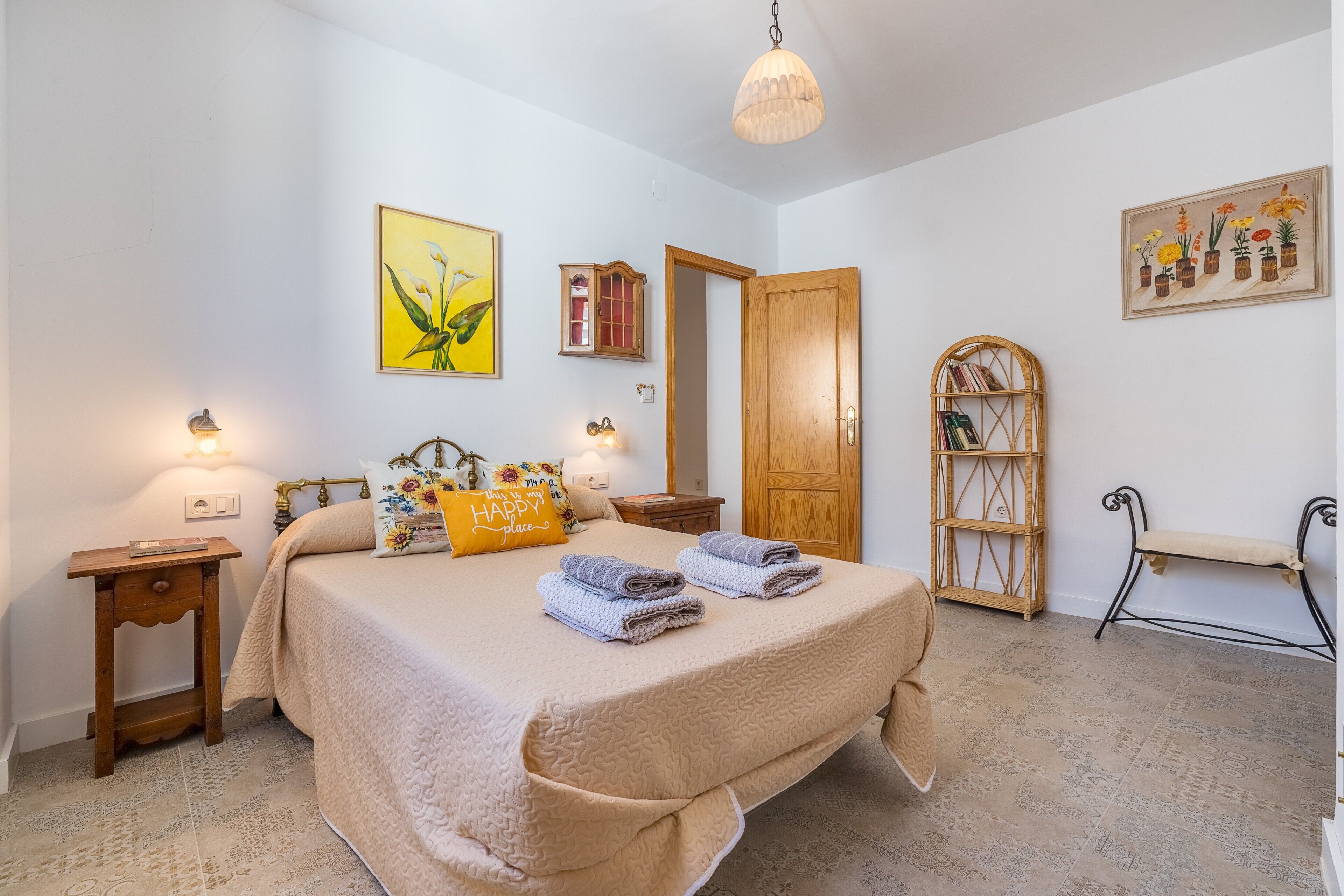 2 多间卧室、免费 WiFi、床单