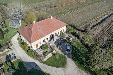 Exterior. Holiday Home 'Petit Gte De La Renaissante' with Private Terrace, Wi-Fi and Air Conditioning
