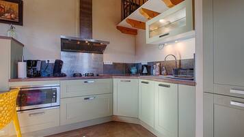 Fridge, microwave, oven, stovetop