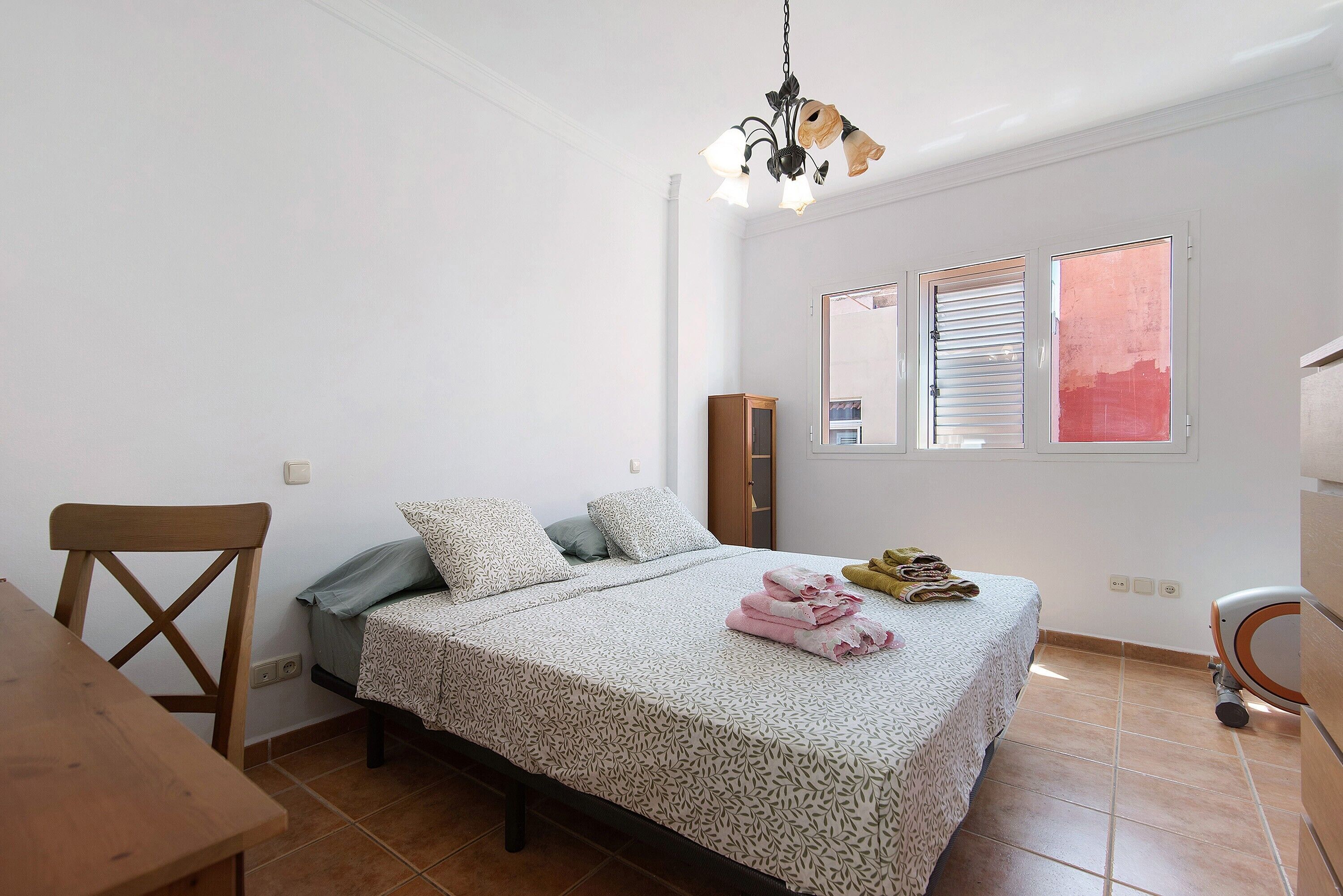 3 makuuhuonetta, silitysrauta/-lauta, ilmainen Wi-Fi, vuodevaatteet