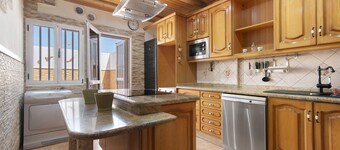 Holiday Villa 'Casa La Herradura' with Sea View, Private Terrace & Wi-Fi