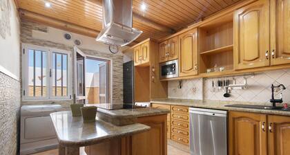 Holiday Villa 'Casa La Herradura' with Sea View, Private Terrace & Wi-Fi