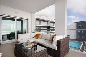 TV, stereo - Apartment 'Nazaré Dream View' with Sea View, Shared Pool and Wi-Fi (Nazaré)