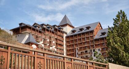 Studio Apartment 'Les 2 Alpes' with Mountain View & Balcony