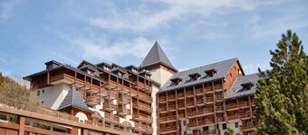 Studio Apartment 'Les 2 Alpes' with Mountain View & Balcony