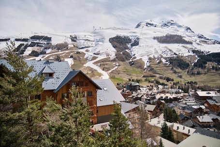 Exterior. Studio 'Les 2 Alpes' with Mountain View and Balcony